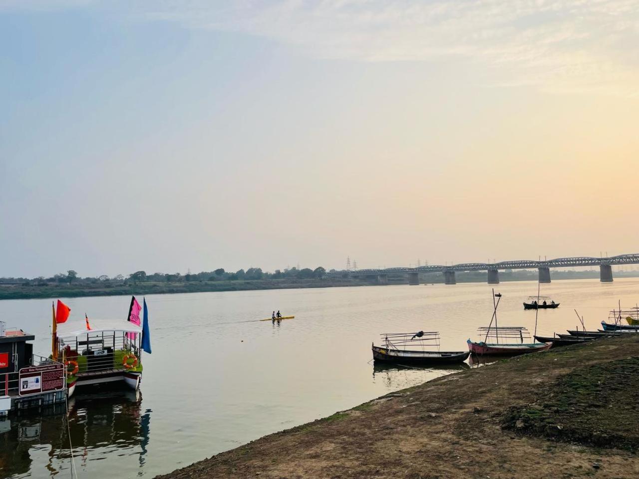 Hotel Sangam View Prayagraj Bagian luar foto